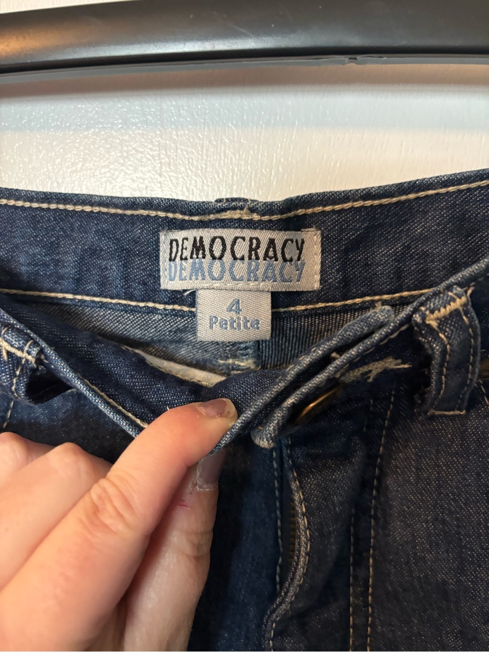 Soft Girl Romantic Feminine Cropped Embroidered Dark Denim Jeans 4P - Picture 2 of 4